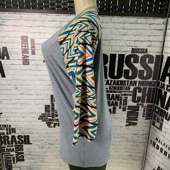 LulaRoe Gray Print 3/4 Sleeve Randy Top - Picture 5 of 6